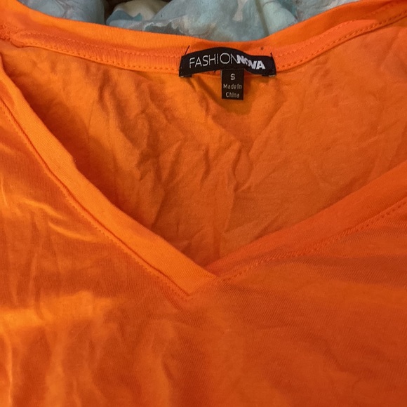 Fashion nova tee 🧡 - Picture 3 of 3